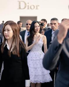 “หลิงหลิง คอง” เฉิดฉายกับแบรนด์ดัง ซุปตาร์ดวงใหม่ของแฟชั่นลักชัวรี