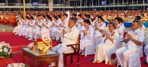 วัดพระธรรมกายนั่งสมาธิภาวนาถวายมหาสังฆทาน 40000 กว่าวัดทั่วไทยในวันคุ้มครองโลก