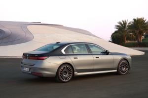 เปิดตัวซีดานหรู BMW 7 Series (LCI) ชูนวัตกรรมล้ำสมัยจาก Neue Klasse