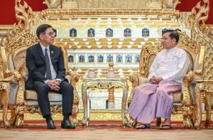 "มินอ่องหล่าย" แย้มกำลัง “พิจารณาสิ่งดีๆ” ให้อองซานซูจีที่ถูกควบคุมตัว