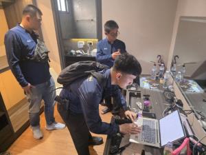 ตร.บุกค้นคฤหาสน์หรูเชียงใหม่-รวบนักธุรกิจหนุ่มไฮโซ ติดกล้องแอบถ่ายผู้หญิงเข้าห้องน้ำ เซฟคลิปภาพ