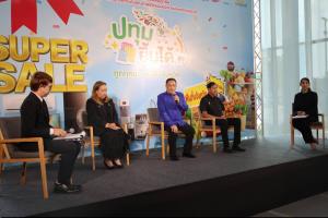 ปทุมธานี ผนึกกำลังทั้งจังหวัด ร่วมกันจัดงาน “ปทุมฯ ยิ้มได้ ถูกทุกชิ้น ฟินทั้งจังหวัด” ขนทัพสินค้าราคาถูกช่วยลดค่าครองชีพ กระตุ้นเศรษฐกิจฐานรากให้กลับมาคึกคัก