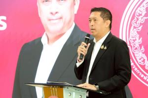 “นิกร” เปิดนโยบาย พม. 8 ด้าน มุ่ง “สร้างสังคมอยู่ดี มีโอกาส เพื่อคนไทยทุกคน” พร้อมเป็น “กำแพงพิงหลัง” ช่วยกลุ่มเปราะบาง โดยไม่ทิ้งใครไว้ข้างหลัง