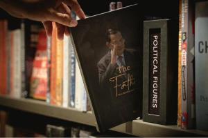 ผุดหนังสือ“พ่อผู้ปกป้องฯ”ปลุกคะแนนนิยมตระกูลฮุนฯ