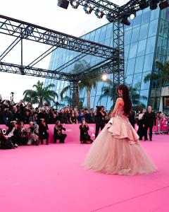 “จีซู BlackPink” เป็นนักแสดงหญิงเอเชียคนแรกคว้ารางวัลดาวรุ่งแห่งปีในเทศกาลซีรีส์นานาชาติเมืองคานส์ แต่โดนชาวเน็ตแอนตี้หนัก