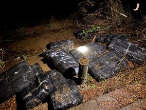 “นบ.ยส.24” ส่วนที่กำลัง ร้อย.อส.อ.ท่าอุเทน ที่ 6 ยึดยาไอซ์  500 กก. กลางท่าอุเทน คนร้ายเผ่นหนีกลับลาว