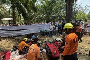 สลด!  ชาวบ้านลงรื้อบ่อน้ำเก่ากลางสวนปาล์มน้ำมัน ขาดอากาศหายใจดับอนาถ 4 คน