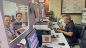 นักร้องลูกทุ่งดัง-ขรก.-ตร.-ครู-หมอ โดนกันอื้อ! ซื้อทองร้านดังลำพูนไม่ได้ทอง สูญกว่า 20 ล้านเป็นอย่างต่ำ