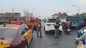 ตำรวจทางหลวงอยุธยาทลายขบวนการขนแรงงานเถื่อนเมียนมา สกัดจับ 2 คันรวด รวบ 16 คนส่งกรุง