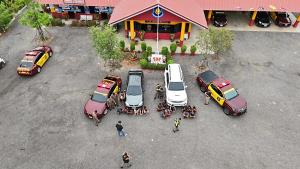 ตำรวจทางหลวงอยุธยาทลายขบวนการขนแรงงานเถื่อนเมียนมา สกัดจับ 2 คันรวด รวบ 16 คนส่งกรุง