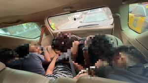 ตำรวจทางหลวงอยุธยาทลายขบวนการขนแรงงานเถื่อนเมียนมา สกัดจับ 2 คันรวด รวบ 16 คนส่งกรุง