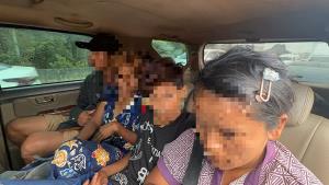 ตำรวจทางหลวงอยุธยาทลายขบวนการขนแรงงานเถื่อนเมียนมา สกัดจับ 2 คันรวด รวบ 16 คนส่งกรุง