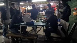 คาดปมที่จอดรถลาม! เจ้าของร้านข้าวต้มเลือดหมูลำปาง คว้าลูกซองยิงเพื่อนบ้านดับ-ฟันเมียกับน้องเจ็บ