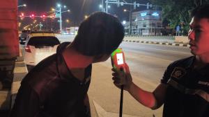 กระบะเมาขับ! ชนท้ายเก๋งคาไฟแดงพะเยา 2 คันรวด วัดแอลกอฮอล์พุ่ง 272 มิลลิกรัมเปอร์เซ็นต์