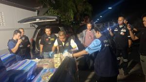 จนท.ตามปิดล้อมหมู่บ้านดังพิษณุโลกค่อนคืน สกัดปาเจโร่ขนไอซ์ล็อตใหญ่ แต่ไร้เงาตัวคน