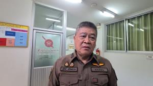 ญาติพามอบตัวแล้ว! เจ้าของร้านมือยิงเพื่อนบ้านดับ-ฟันเมียกับน้องเจ็บ อ้างบันดาลโทสะโดนด่าไม่เลิกปมสิทธิใช้ที่ ส.ส.