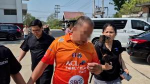 ญาติพามอบตัวแล้ว! เจ้าของร้านมือยิงเพื่อนบ้านดับ-ฟันเมียกับน้องเจ็บ อ้างบันดาลโทสะโดนด่าไม่เลิกปมสิทธิใช้ที่ ส.ส.