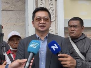 พี่ชาย "คุณหญิงอ้อ" เข้าเยี่ยม "ทักษิณ" ลุ้นผ่านเกณฑ์พักโทษ ด่านสุดท้าย