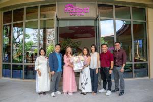 ศุภานวิต เอี่ยมสกุลรัตน์ แสดงความยินดีกับ สตูดิโอโยคะ และ ร้านอาหาร ที่เปิดสาขา Crystal Sports G