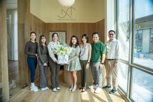 ศุภานวิต เอี่ยมสกุลรัตน์ แสดงความยินดีกับ สตูดิโอโยคะ และ ร้านอาหาร ที่เปิดสาขา Crystal Sports G