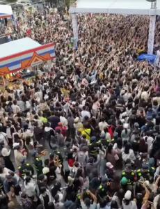 สุดปัง “มาริโอ้ เมาเร่อ” ดังไกลถึงจีน แฟนคลับแห่ต้อนรับจนห้างแตก (คลิป)