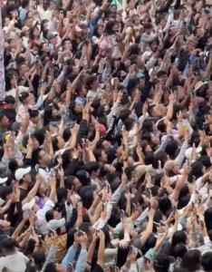 สุดปัง “มาริโอ้ เมาเร่อ” ดังไกลถึงจีน แฟนคลับแห่ต้อนรับจนห้างแตก (คลิป)