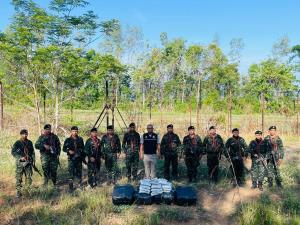 กองทัพมดแตกกระเจิง! จนท.สนธิกำลังยึดช่อดอกกัญชา 58 กก. ริมรั้วชายแดนไทยมาเลเซีย