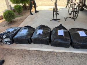 กองทัพมดแตกกระเจิง! จนท.สนธิกำลังยึดช่อดอกกัญชา 58 กก. ริมรั้วชายแดนไทยมาเลเซีย