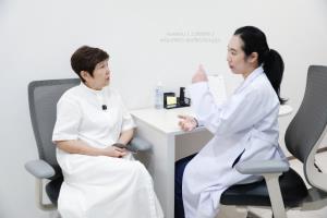 แม่ปุ๊  ปิยะมาศ เปิดใจหลังอัพหน้าครั้งแรกในวัย 73 ปี ด้วยเทคนิค Face – Lock สวย สดใสขึ้นจนร้องว้าว แอบกระซิบ “รู้งี้ !! ทำมานานแล้ว”