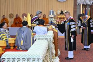 “ม.มหาสารคาม” เชิดชู “พล.อ.บุญสิน” มอบดุษฎีบัณฑิตกิตติมศักดิ์ วิศวะเครื่องกล ยกย่องผลงานด้านความมั่นคง-ความเชี่ยวชาญระดับชาติ