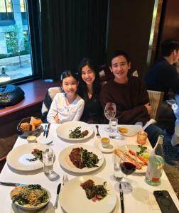 มดขึ้นไอจี! “ทิม พิธา” บอกรัก “ก้อย อรัชพร” โพสต์หวานวันเกิดพร้อม “น้องพิพิม”