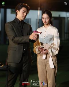 “นาย” โชว์มาดเท่! คุมเข้มสอน “มิ้นท์” ยิงปืนสุดใกล้ชิด