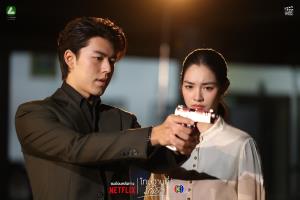 “นาย” โชว์มาดเท่! คุมเข้มสอน “มิ้นท์” ยิงปืนสุดใกล้ชิด