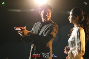 “นาย” โชว์มาดเท่! คุมเข้มสอน “มิ้นท์” ยิงปืนสุดใกล้ชิด