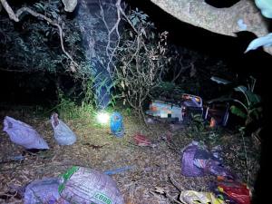 รอดหวุดหวิด! กระบะลงดอยพะเยาพุ่งตกเขาลึกกว่า 50 เมตร เจ็บ 2