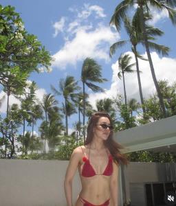 “คิมเบอร์ลี่” บิกินี่แดง อวดหน้าท้องแบนและร่อง 11 ลั่นรีบลงก่อนหุ่นจะเปลี่ยน