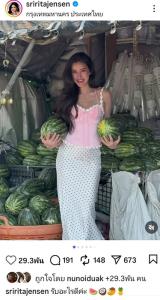 “ศรีริต้า” ลุคเดินตลาดซื้อผลไม้ สวยเป๊ะออร่าพุ่งนึกว่าเดินรันเวย์ (คลิป)