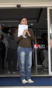 “โรสแมรี่” แจ้งความช่างภาพล่วงละเมิดทางเพศลูกชายวัย 14 ลั่นเอาเรื่องถึงที่สุด เผยลูกชายอนุญาตให้แม่สู้เอง ไม่หวั่นถูกล้อ (คลิป)