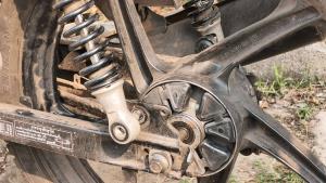 ระทึก! เด็ก 11 ขวบแขนติดล้อ จยย. เจ็บหนักแขนหัก อปพร.-ชาวบ้านเร่งตัดโซ่ช่วยชีวิต