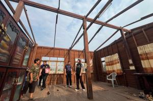 พายุฤดูร้อนพัดถล่มอ.น้ำพอง บ้านเรือนเสียหายกว่า 230 หลัง เร่งสำรวจช่วยเหลือ