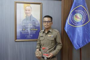 มอบรางวัล “โฆษกยกนิ้ว” เชิดชู “ด.ต.ศุภมิตร” อดทนยืนหยัดปฏิบัติหน้าที่ แม้ถูกกดดันจนสโตรก ผบ.ตร.สั่งดูแลรักษาเต็มที่