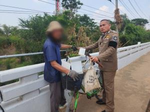 รวบหนุ่มตกงานสิ้นคิด! ปั่นจักรยานลักป้ายสะท้อนแสงแนวสะพาน-ไหล่ทาง ขายแลกเงิน