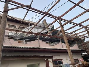 พายุฤดูร้อนถล่มท่าม่วง ลมแรงซัดบ้านพัง 78 หลังคาเรือน