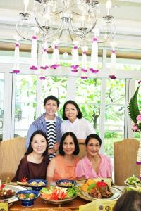 เชฟแก้ว-ศรีสกุล ฟูตระกูล ชวนลิ้มลองข้าวแช่ สูตรต้นตำรับชาวมอญ