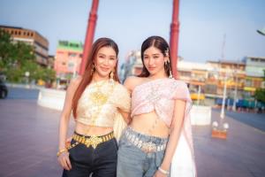 “แม่เจง-เซย่า” ออร่าพุ่ง ควงคู่เผยผิวโกลว์ท้าแดด  เปิดตัวไอเทมกันแดดน้ำนมสุดล้ำจาก A BONNE