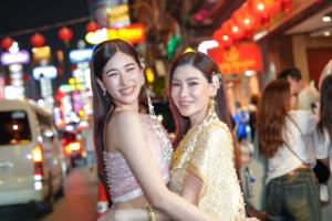 “แม่เจง-เซย่า” ออร่าพุ่ง ควงคู่เผยผิวโกลว์ท้าแดด  เปิดตัวไอเทมกันแดดน้ำนมสุดล้ำจาก A BONNE