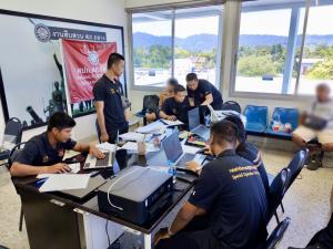 บก.สส.ภ.8 บุกแก๊ง “จำนำรถเถื่อน” รวบ 2 ผัวเมีย ยึดรถ 19 คัน กว่า 1.5 ล. ปล่อยกู้ดอกโหด