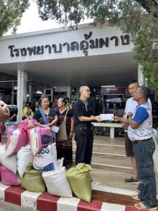 น้ำใจไร้พรมแดน! ชาวบ้านไทย-พม่าขนข้าวสาร-สมทบทุนช่วย รพ.อุ้มผาง หลังเผชิญวิกฤตขาดงบ