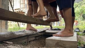 (คลิป)“ข้าวเกรียบตีนตำ”ขนมโบราณทำกินปีละครั้งงานบุญเดือนหกบุญบั้งไฟชาวอีสาน