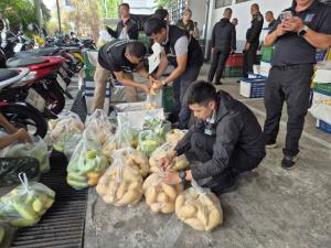 กอ.รมน.ภาค 1 ผนึกเอกชนรับซื้อผลผลิตเกษตร ช่วยพยุงราคาหลังต้นทุนพุ่ง ส่งต่อกองทัพเสริมขวัญกำลังใจทหาร